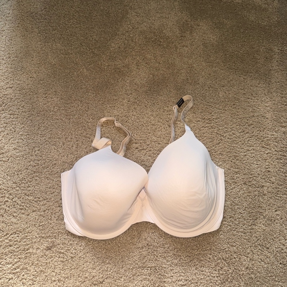Victoria secret lightly lined t shirt bra nwt size 34DDD
